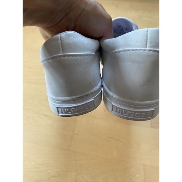 TOMMY Hilfiger BNWOT white faux leather slip on "Leysi" NEW - Picture 4 of 8